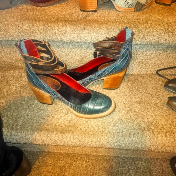 Freebird Randi Turquoise Blue Croc-Embossed Ankle Boots NIB - Picture 4 of 5